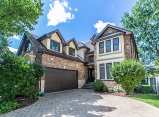 230 N Redfield Ct, Park Ridge, IL 60068