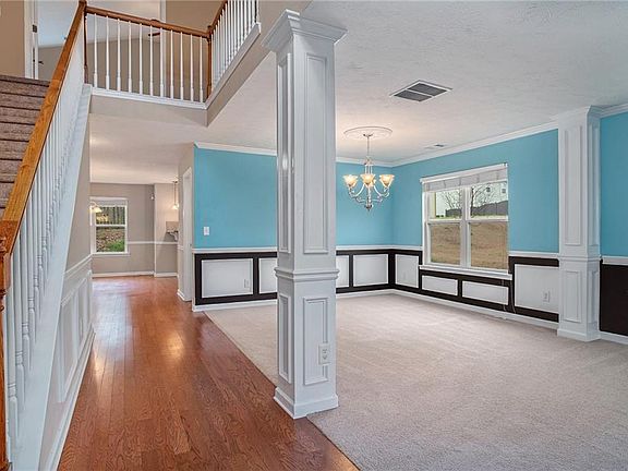 2nd image of 2333 Park Manor Ln
