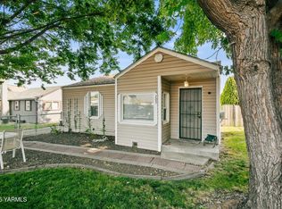 205 E Park Ave, Moxee, WA 98936