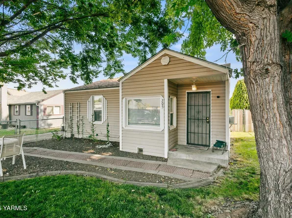 205 E Park Ave, Moxee, WA 98936
