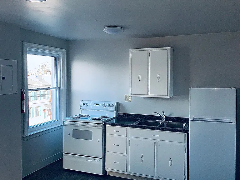 337 Chestnut St #3 — Photo 6