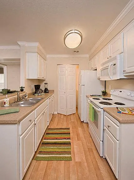 Sterling Heights Apartment Homes — Photo 22