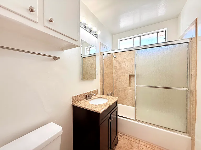 956 Wilcox Avenue — Photo 13