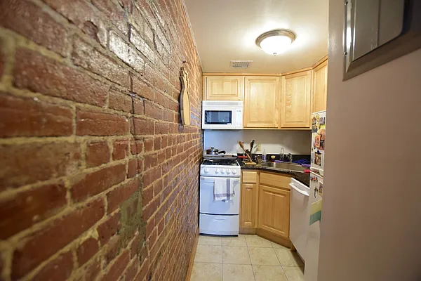 Rented by Street Realty Brokerage LLC | media 4