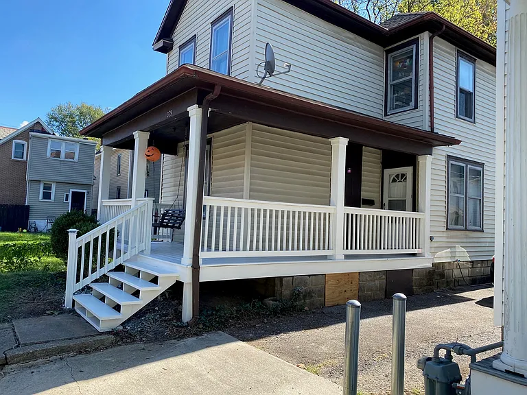 379 E Tompkins St — Photo 2