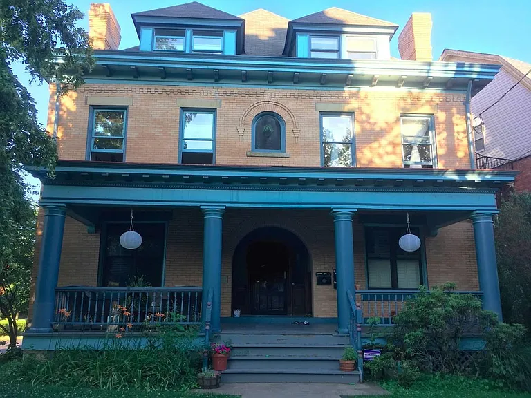 301 Roup Ave #2 — Photo 2