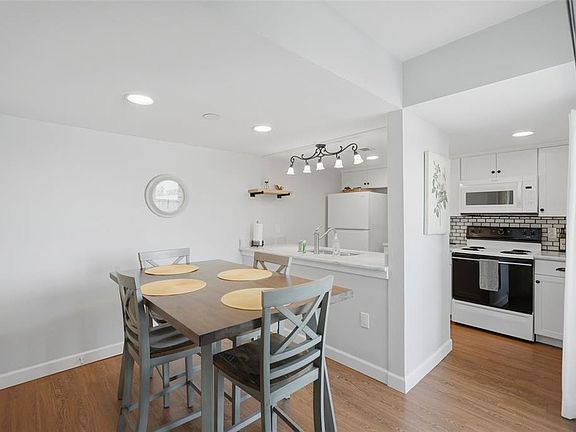 5th image of 175 MEDALLION BOULEVARD #F