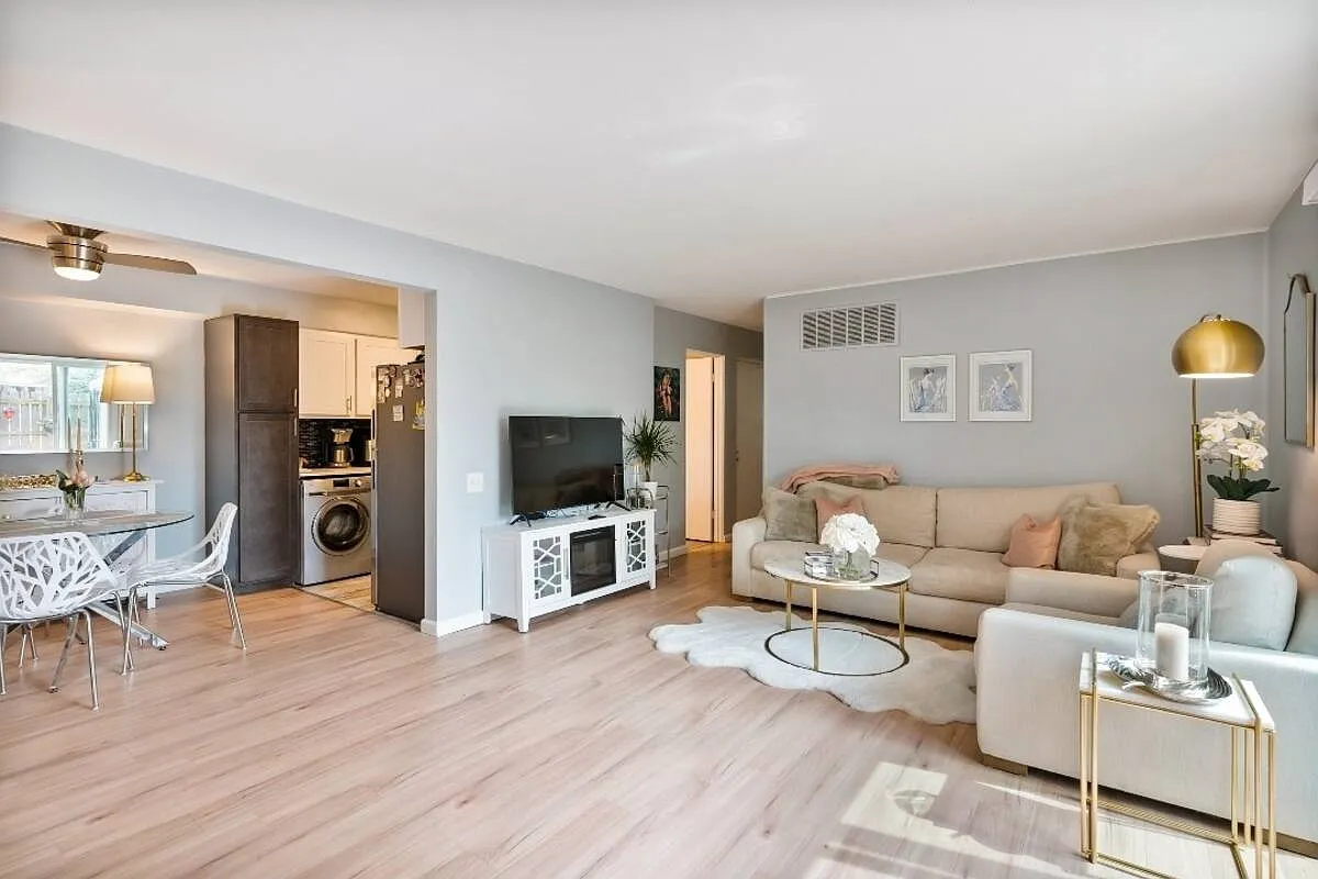 2 bed, 1.5 bath, 858 sqft, $1,600 — Photo 2