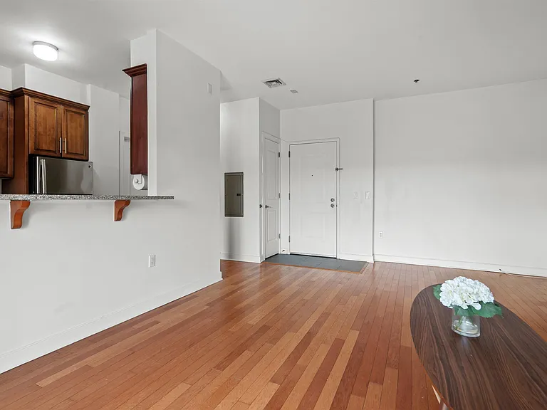 172 Culver Ave #407 — Photo 8