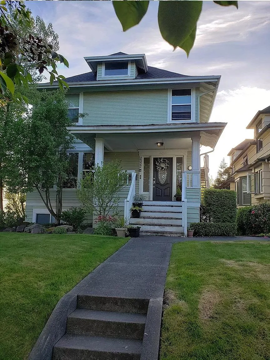 Building Photo - 2322 Hoyt Ave #1