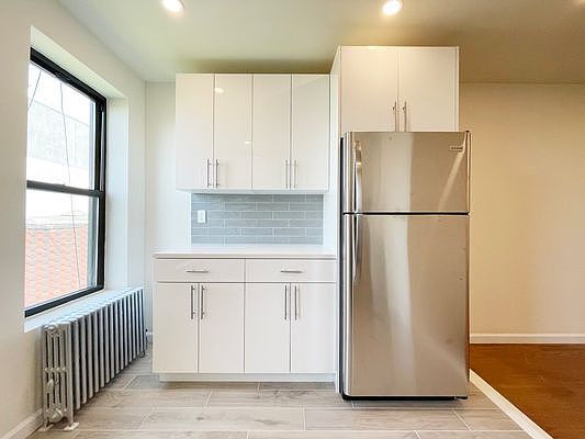 5th image of 662 6th Ave APT 4R