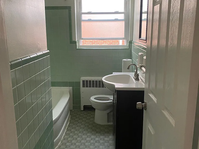 Sutton Ave — Photo 2
