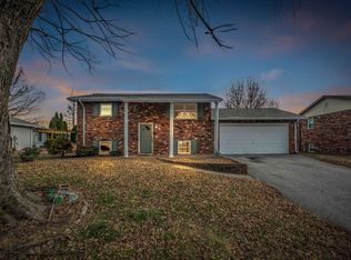 3024 Mockingbird Ln, Island Lake, IL 60042