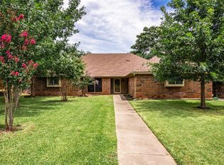 7333 Londonderry Dr, North Richland Hills, TX 76182