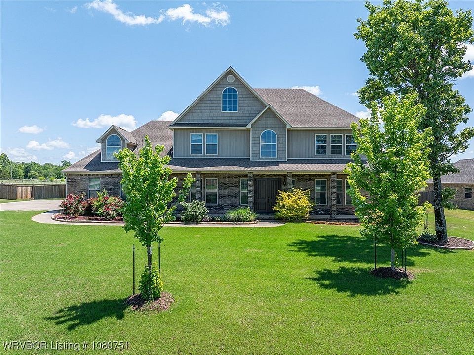 1st image of 420 Deerwood Dr