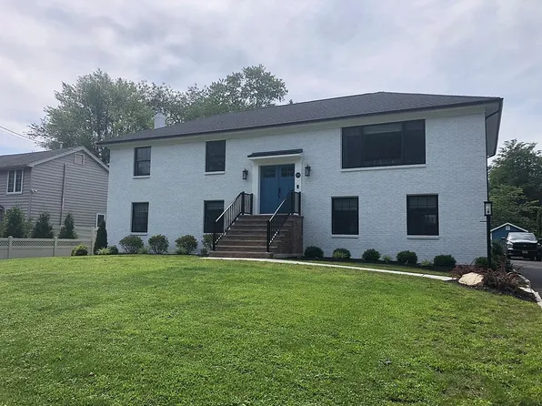 299 Summit Rd, Mountainside, NJ 07092