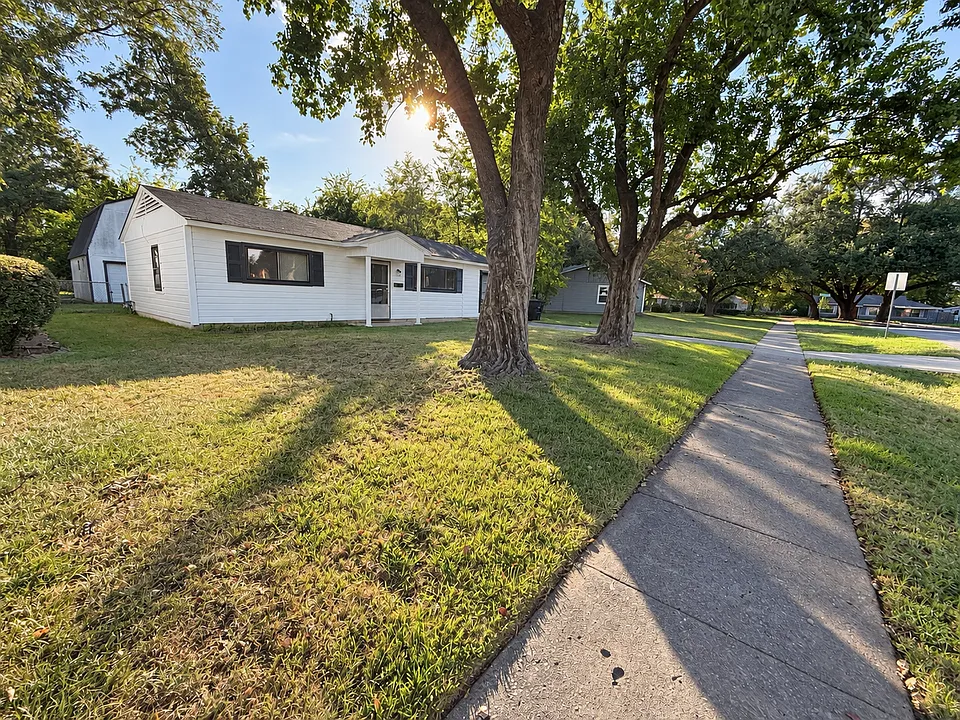 3002 Inda St