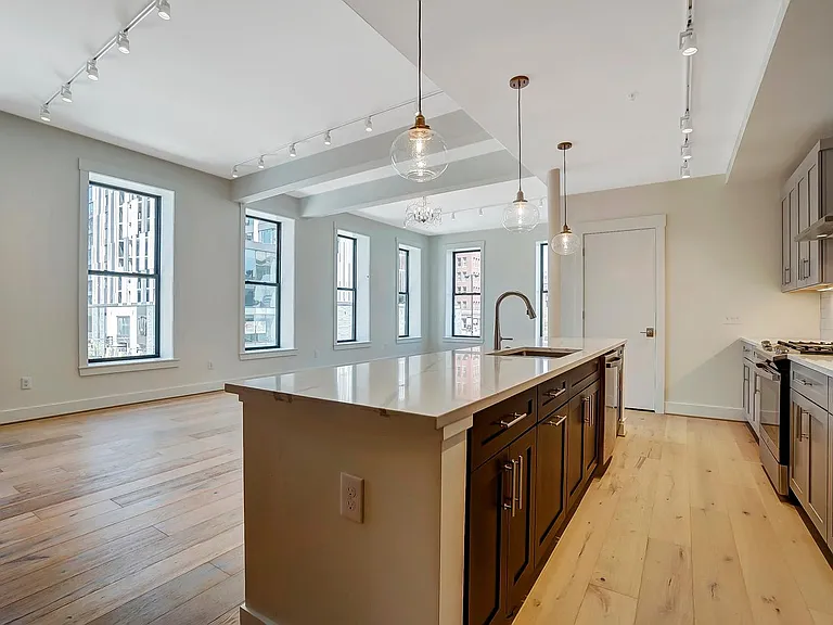 39 E Court St #3 — Photo 8
