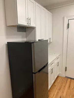 Rented by Salon Realty Corp | media 9