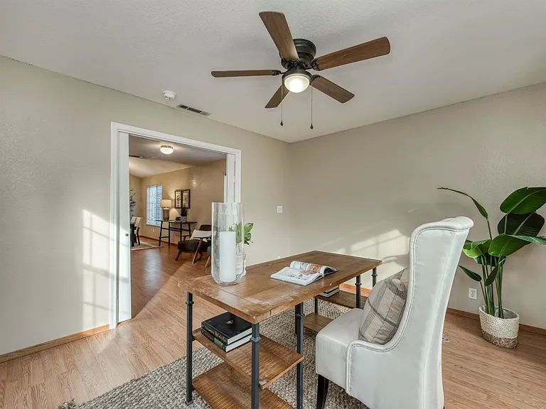 2559 E Dennis Ave — Photo 11