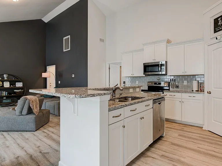 1428 Ardennes Dr — Photo 12