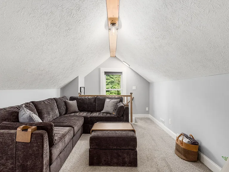 853 Summit St — Photo 23