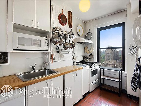 3rd image of 60 E 96th St APT 15B