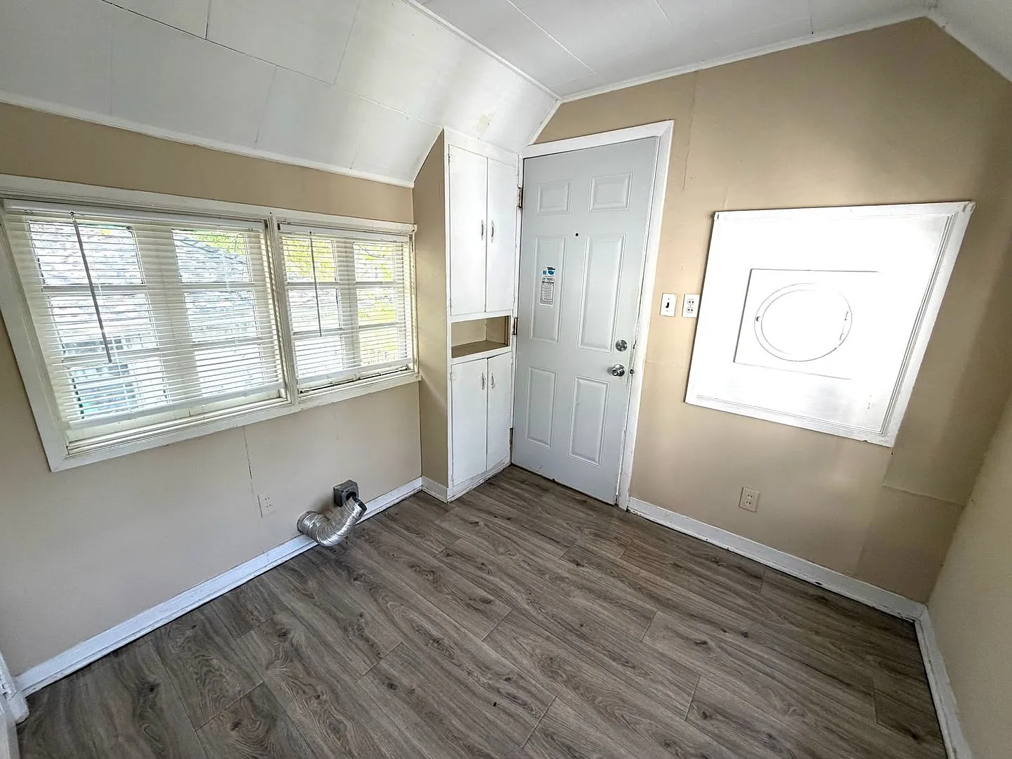 904 S Webber St. Urbana, IL — Photo 3