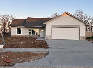 3566 N Forest Park St, Derby, KS 67037