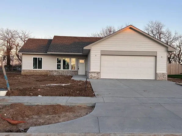 3566 N Forest Park St, Derby, KS 67037