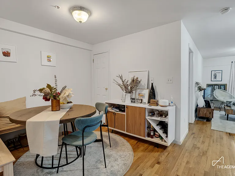 242 W 21st St #1B — Photo 2