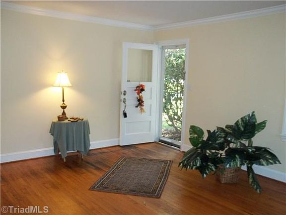 3rd image of 1820 W Friendly Ave