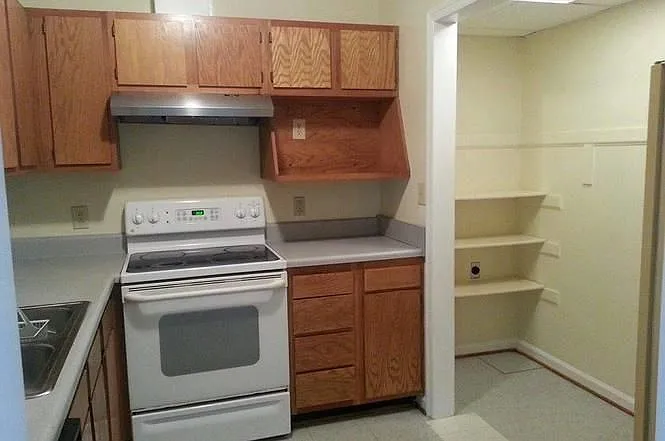 1724 Elbert Dr #1724 — Photo 9