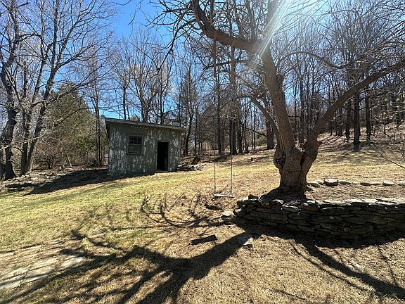 5th image of 378 Fitzsimmons Rd