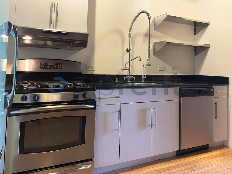 500 Molino St #208 — Photo 9