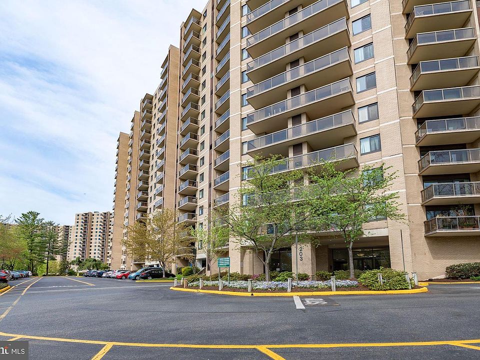 1st image of 203 Yoakum Pkwy APT 1801
