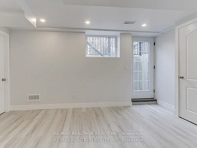 31 Goodman Cres #BSMNT B — Photo 6