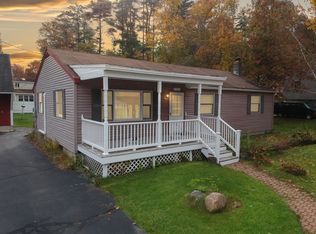50 Meadow Glen Dr, Manchester, NH 03109