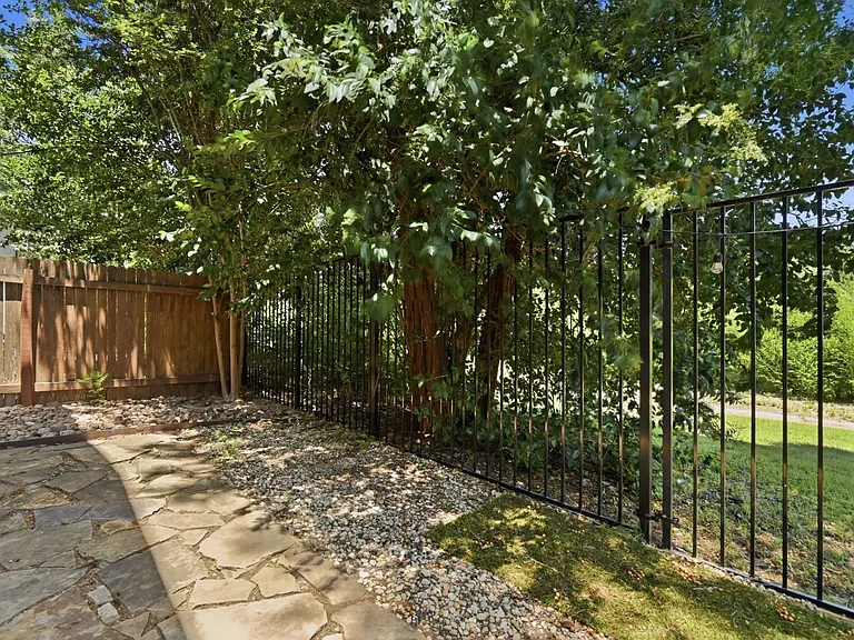 1308 Central Park Ct — Photo 16