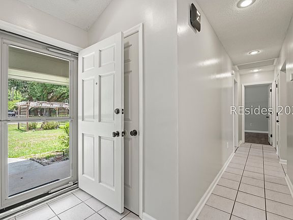 3rd image of 22 Chesterfield Dr