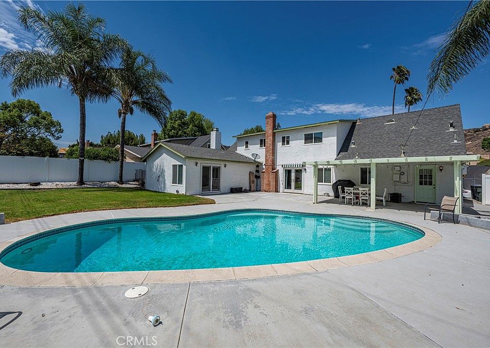 1st image of 5444 Peacock Ln