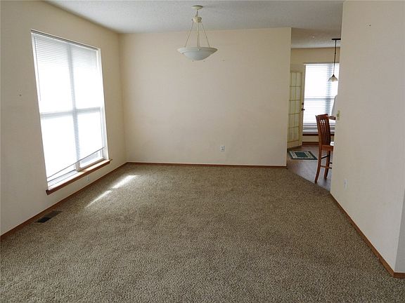 5th image of 7 Stevenson Ln