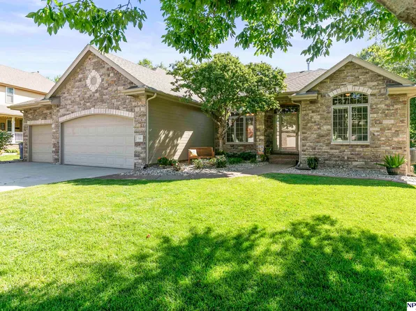 7335 S 101st Ave, La Vista, NE 68128