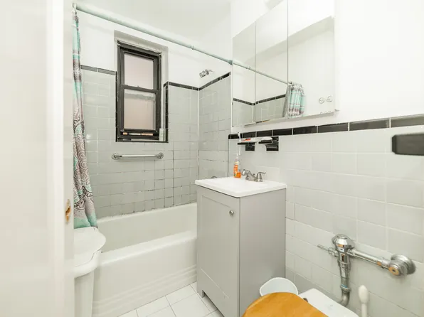 2271 Knapp Street image 13 of 24