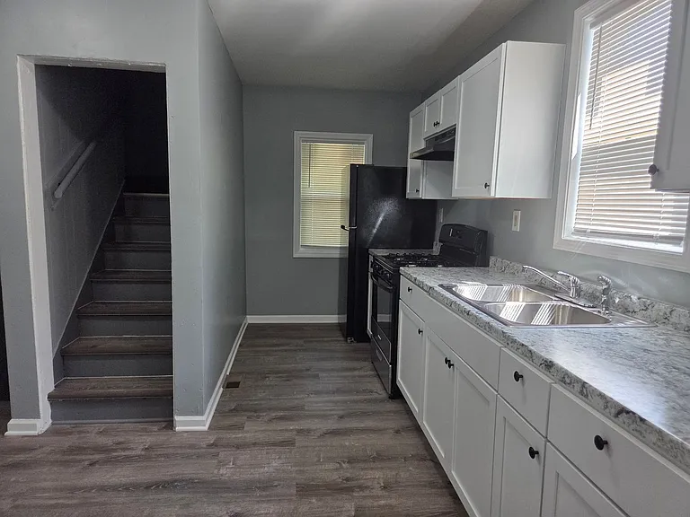 2806 NE Madison Ave — Photo 3