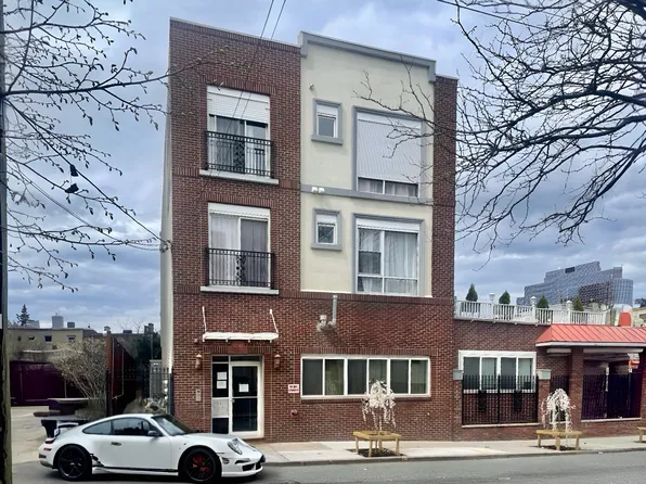 47 Union St #1R, Newark, NJ 07105