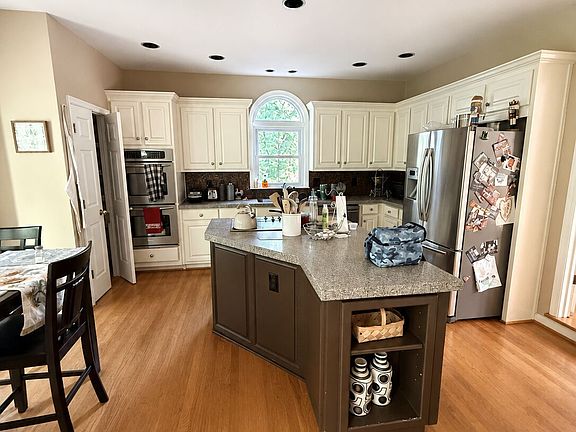 2nd image of 115 Norwick Way