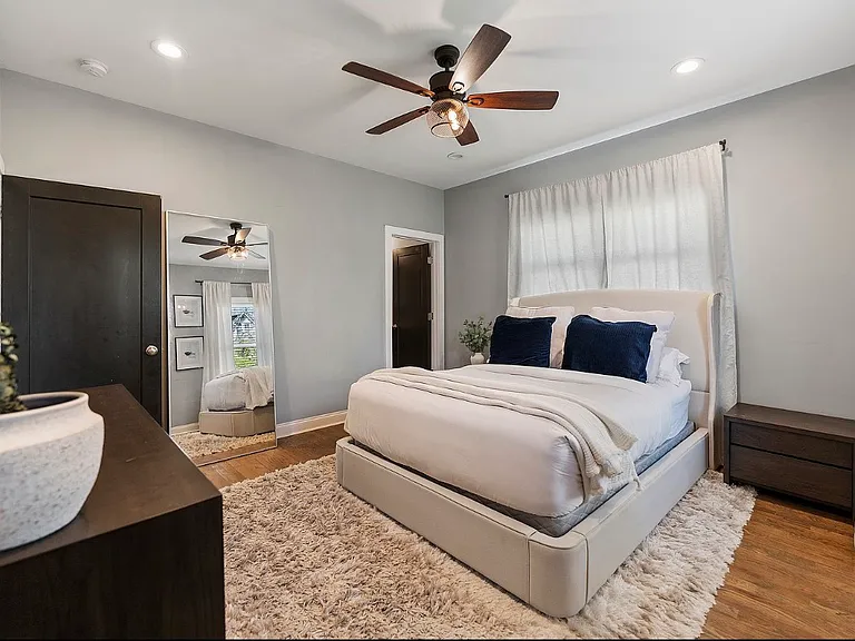 704 Rochelle Dr SW — Photo 20
