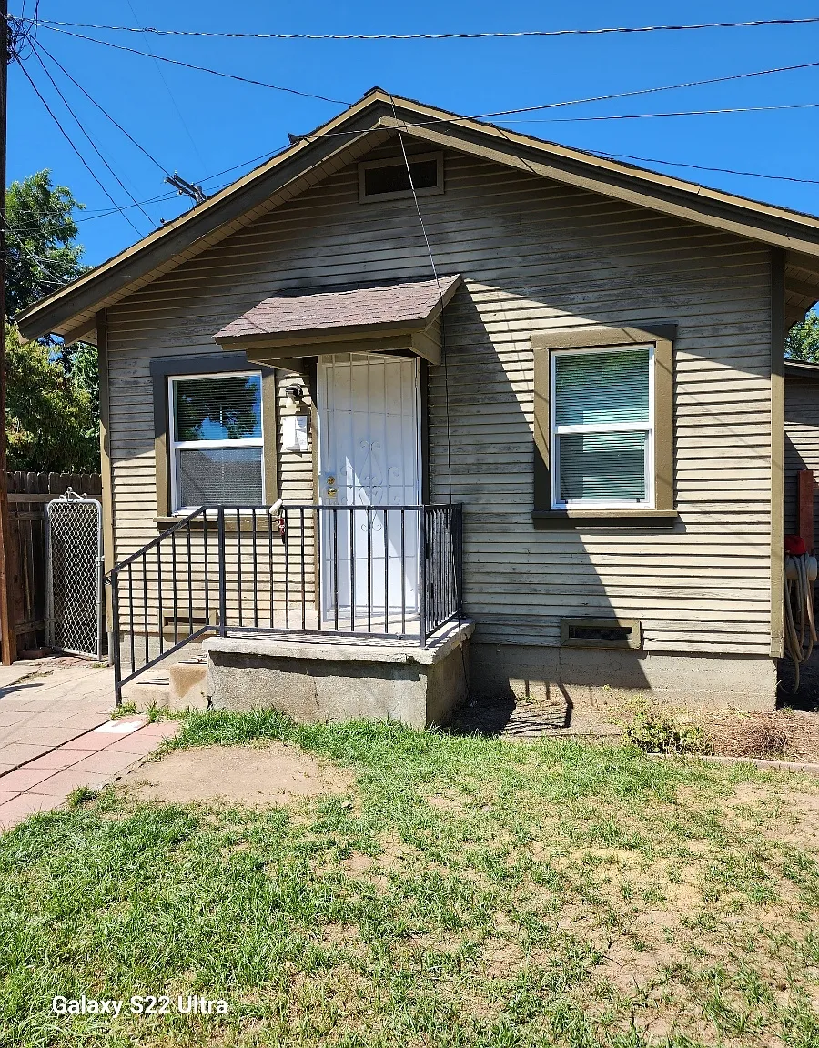 Huntington, 645 N. - 645.5 — Photo 1