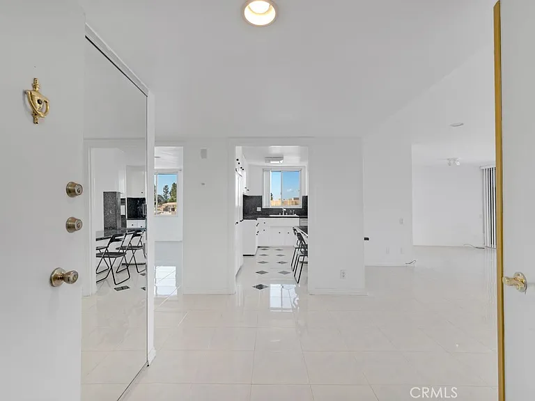 5301 Balboa Blvd — Photo 6